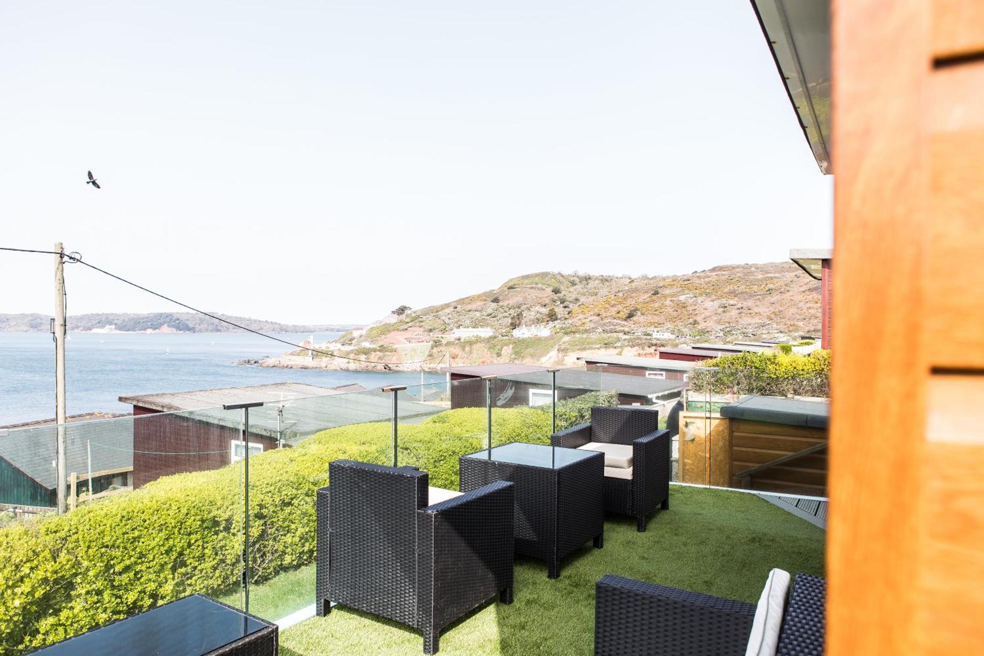 Апартаменты 2 Bedroom With Sea Views *