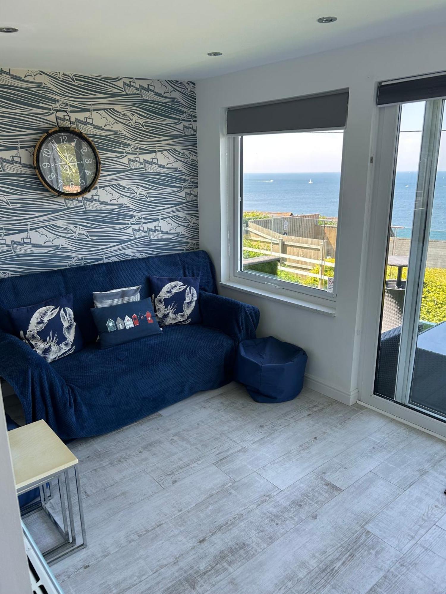 2 Bedroom With Sea Views Апартаменты